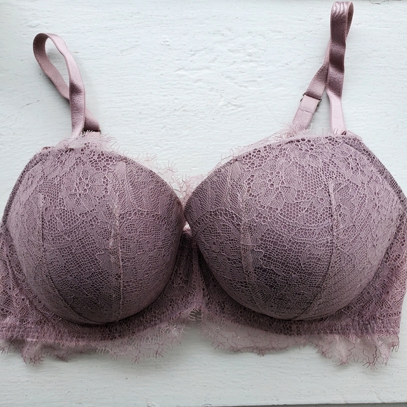 Victoria's Secret Lace Lightly Padded Underwire Bra Size 34D - Picture 1 of 4